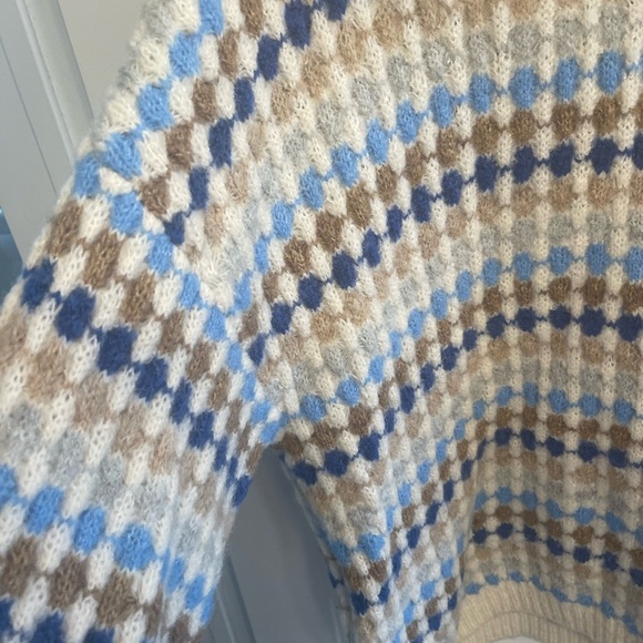 Women’s crewneck sweater. From EVERLASTING EVE BOUTIQUE. high quality!! Size L - Picture 5 of 6